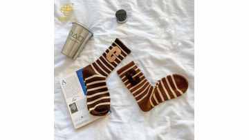 Korean version of big C letter mid tube socks with striped sports pile socks