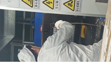 Demolding during the molding process of Silicone Button Cases