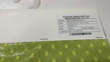Factory low price  wholesale 100% polyester cloth material foil chiffon cut fabric for dresses1