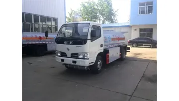 New Arrival Dongfeng 4X2 2.4cbm Mini Fuel Dispensing Truck1
