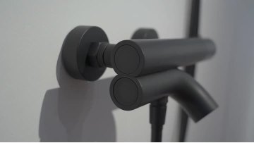 64 loop design shower set