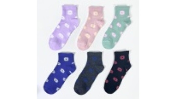 Factory Direct Wholesale New custom logo socks Colorful ladies mid-tube socks autumn and winter cute casual Women's socks1