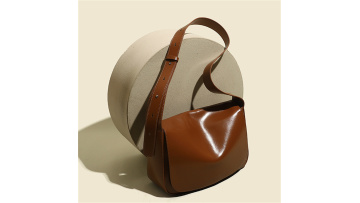 Wide Strap Genuine Leather Messenger Handbag
