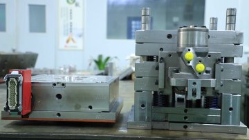 Dongguan ODM design precision plastic injection mold mould tooling maker for plastic molding production1