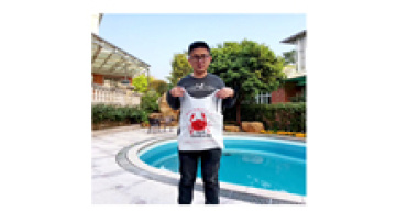 Custom Printed Crab Restaurant Aprons and Disposable Bibs1