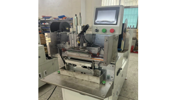 Plastic Hanger Making Machine：Plastic coat hangers to attach the sponge
