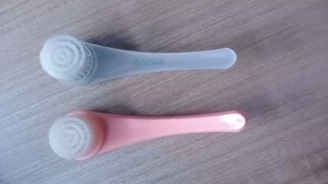 Plastic Facial Brush