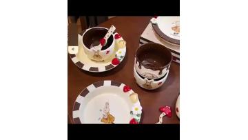 It's ridiculous! How could this actually be tableware? I thought it was a work of art.