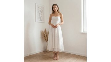 Sophisticated Lace Evening Gown in Classic Style