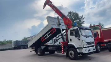 Export light truck dump truck with accompanying cr