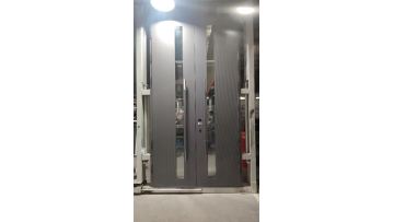 aluminum glass door
