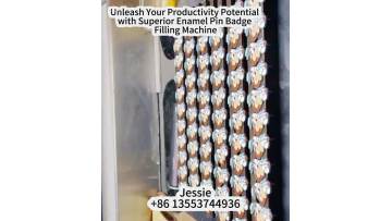 Souvenir pin badge dispensing machine