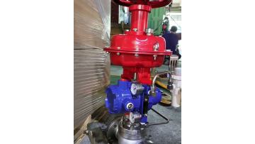 Pneumatic steam regulating valve