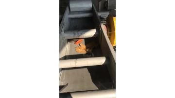 Screen plate for vibrating screen