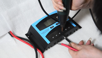 Intelligent Solar Charge Controller Pwm Solar Charge Controller 40A Solar Street Light Charge Controller 12v1