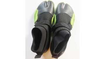 Low cut surfing boots