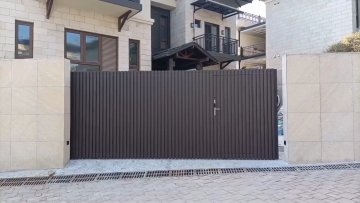 Villa translation automatic door