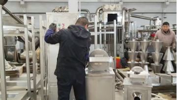 Powder grinding machine test video before shipping 