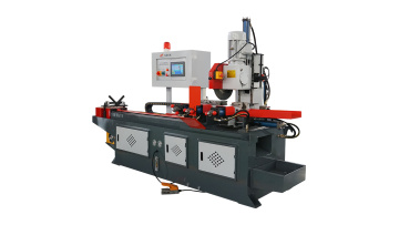 Automatic pipe cutting machine