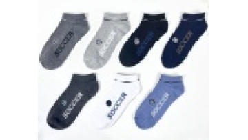 Oemen wholesale men  custom logo polyester socks new fashion plain color crew socks for men1