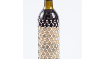 Red wine bottle plastic mesh cover,