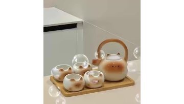 The designer's imagination is off the charts! These creative tableware pieces shatter all expectations.