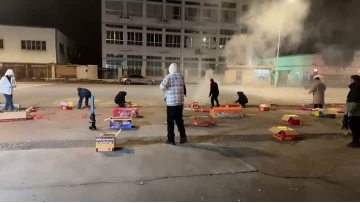 set off  firecrackers