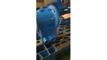 Compensating oil pump