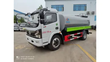 New Arrival Dongfeng 4X2 150HP 7.43cbm Street Sprinkler Vehicle1
