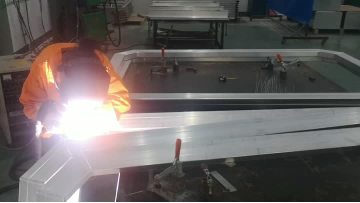 Headache rack with window