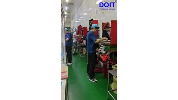 Rubber material pressing and molding