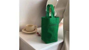 Candy-colored canvas bucket coffee wrist bag