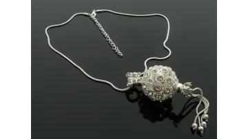 Customized Styles Fashion Designs Jewelry Crystal Necklace with Pearl Charm Pendants for Ladies Decoration1