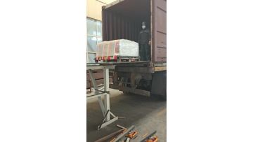 Galvanized Angle Iron, Forklift Container Loading