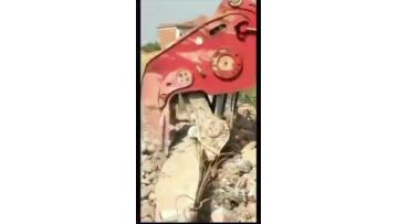 Hydraulic crushing pliers excavator 
