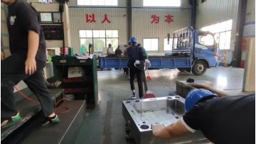 Non-standard blow molding mold base processing