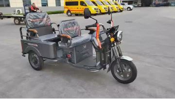 One-meter-long folding electric tricycle