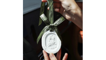 Custom Fragrance Car Aromatherapy Diffuser Pendant with Wax Tablets and Refillable Candle1