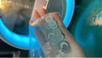 Humidifier plane recoil atomizer plate