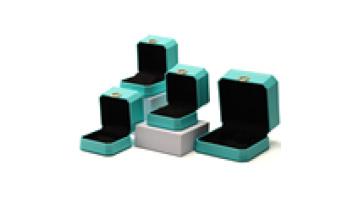 Hanhong factory wholesale jewelry box packaging new style square necklace ring box with metal light blue luxury leather jewelry1