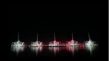 Large water one-dimensional music fountain