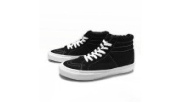 Black High-Top Skateboard Shoes for Men1