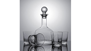 Clear wine glass set