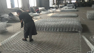 China Wholesale Galvanize Welded Mesh Wire Cages Gabion Box Wire Fencing1