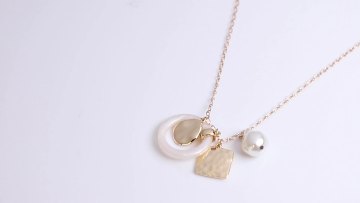 Hot sale gold plated resin pendant jewelry mixed pearl pendent necklace1
