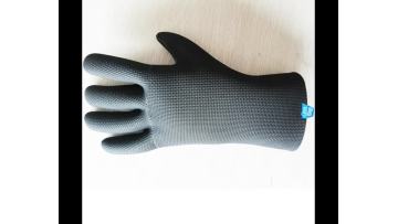 Neoprene glvoes