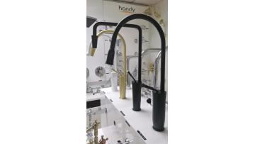 Single-Handle Brass Black kitchen sink mixer tap.mp4