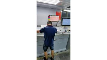  The printing press master is adjusting the color