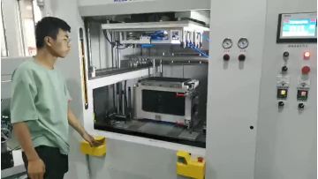 Hot plate welding machine for filter box