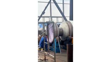 Perfect equipment for turning and welding large-size shell cylinders